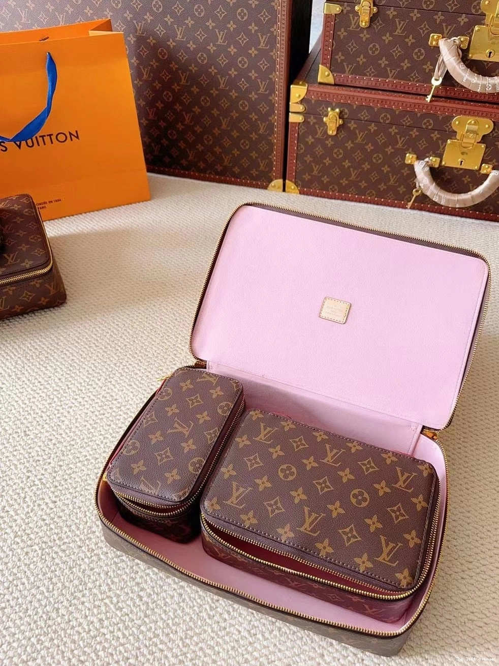 LV IN 3 MAKE POUCH 1 SET CUSTOM UP 0708